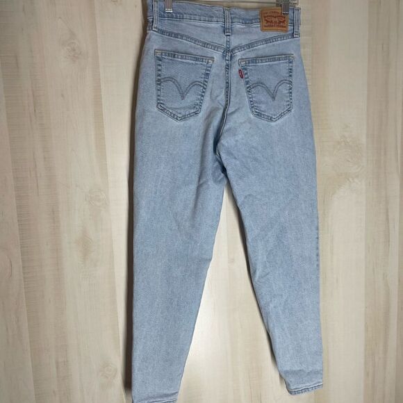 Levi’s high rise mom jeans light wash distressed, size 27 - Picture 12 of 16